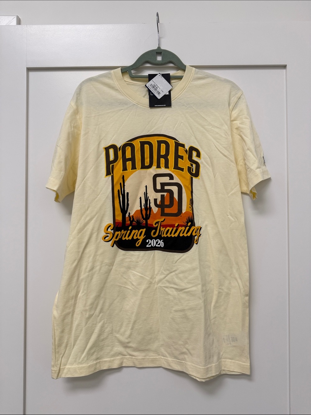 NWT!! New Era Padres Spring Training 2026 Short Sleeve Tee - men’s L